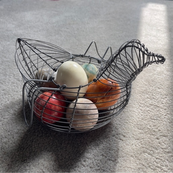 Vintage chicken wire basket with crystal gem eggs - Picture 10 of 16